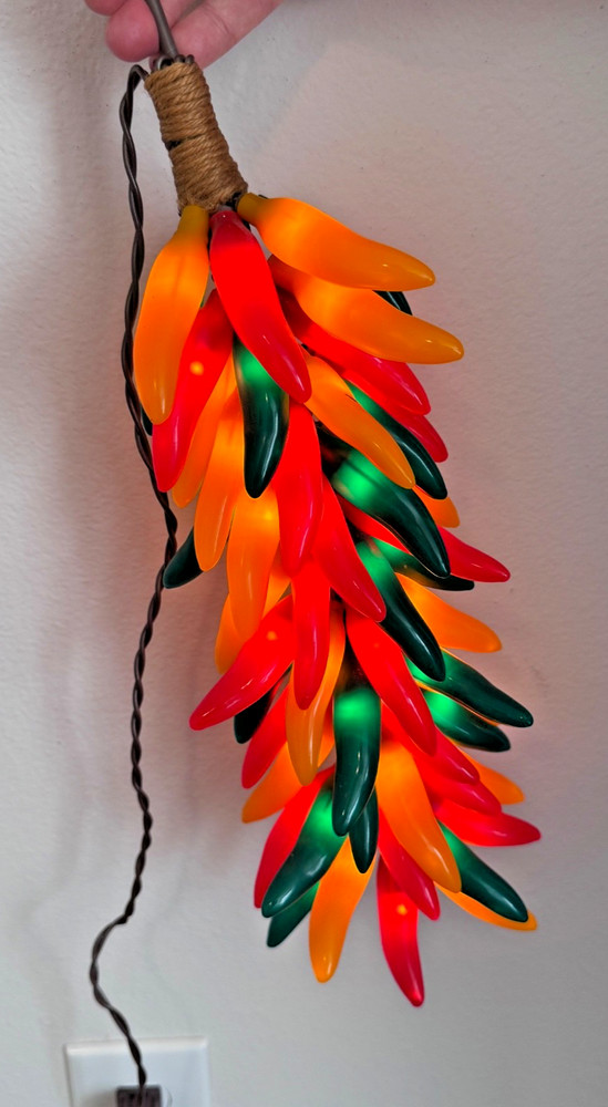 Vintage Novelty Light Up Chili Peppers Corded/Electric Bright UNIQUE – TESTED