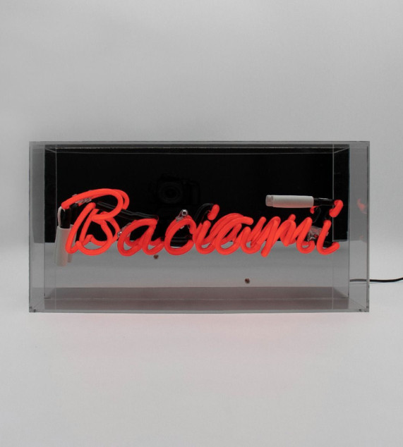 Locomocean – Neon Sign In Glass Kiss Me Locomocean – Kiss Me Neon Sign