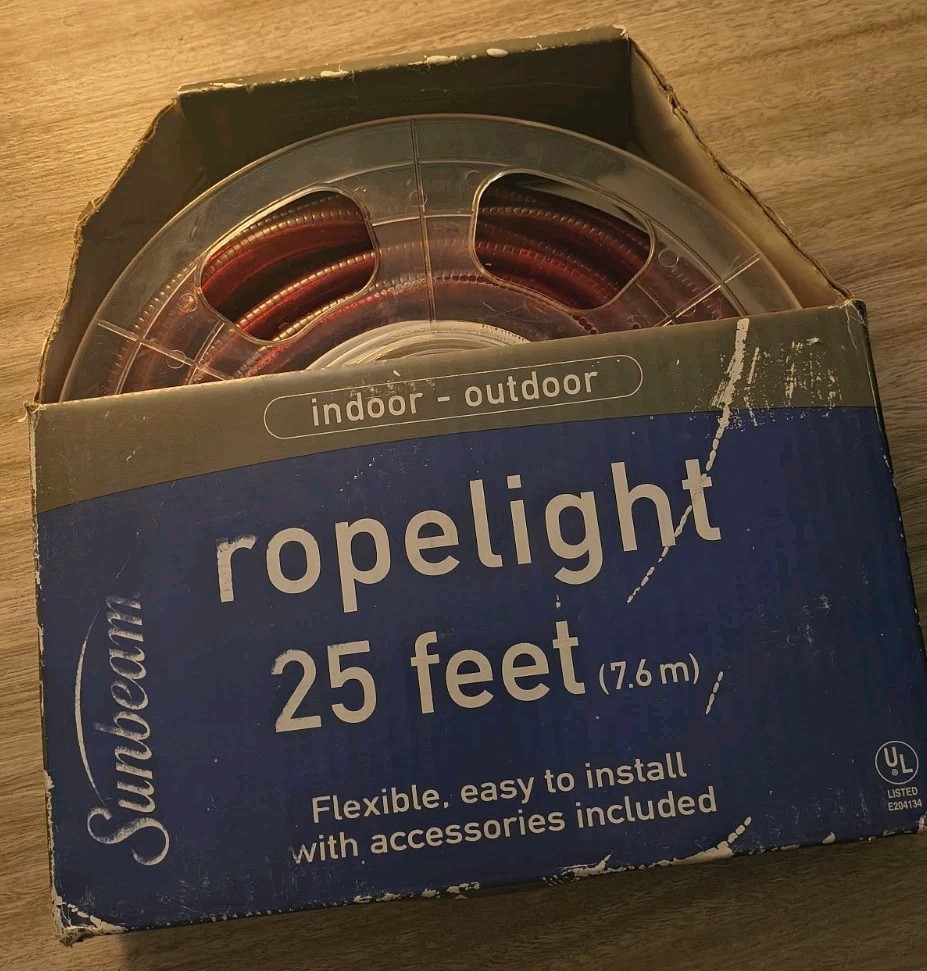 Vintage Sunbeam Indoor Outdoor Rope light 25 Feet #8016 Red