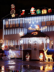 Cool White 20 Tubes Meteor Shower Icicle Lights 480 LED Raindrop Lights with Tim
