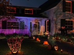 Philips Hue Indoor/Outdoor 26-Foot Festavia String Lights 100 Mini Color LEDs